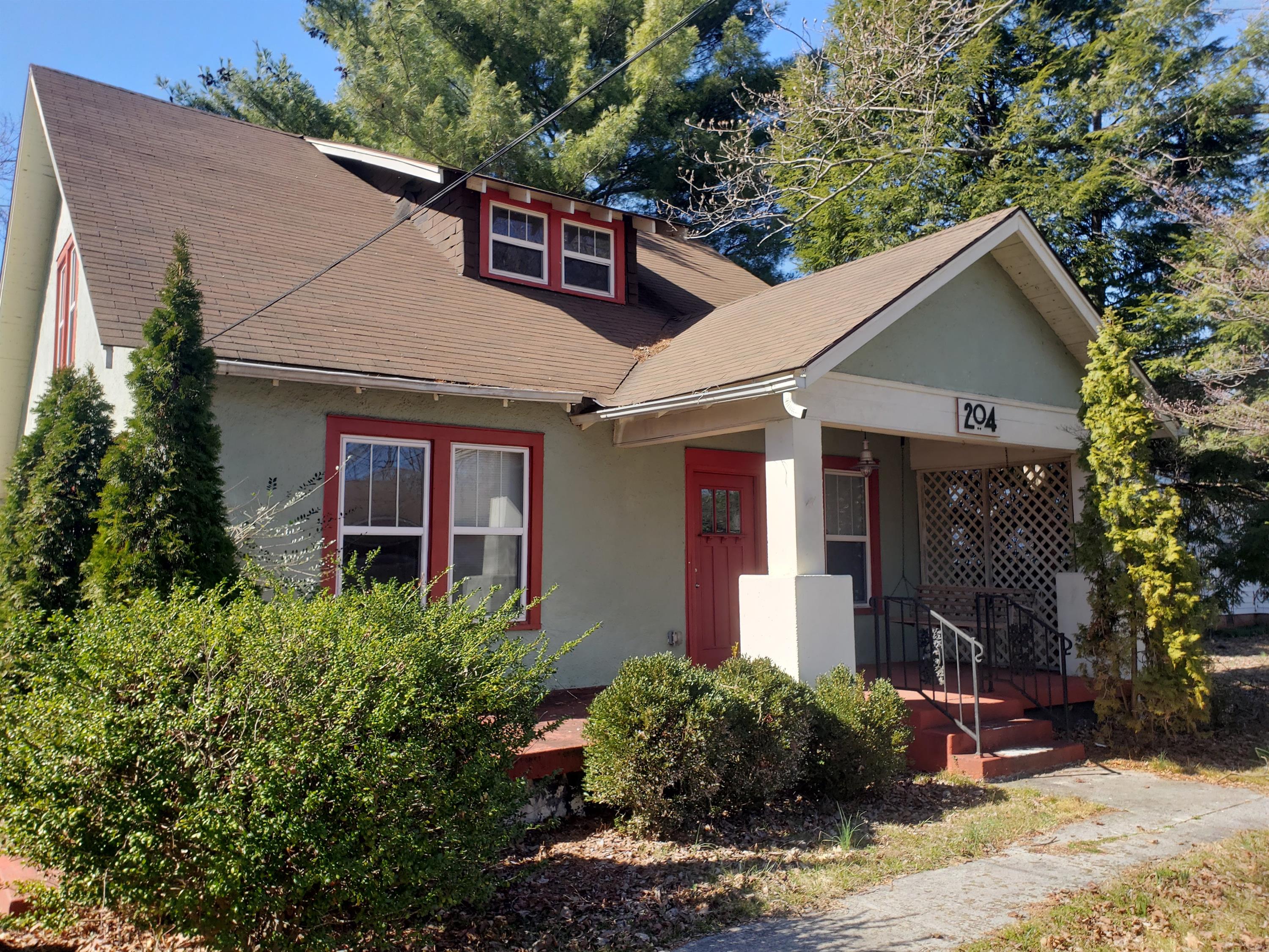 204 S Bilbro